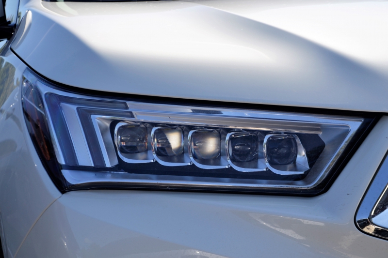 moto-TOUDON-min_acura-headlamp-2834131